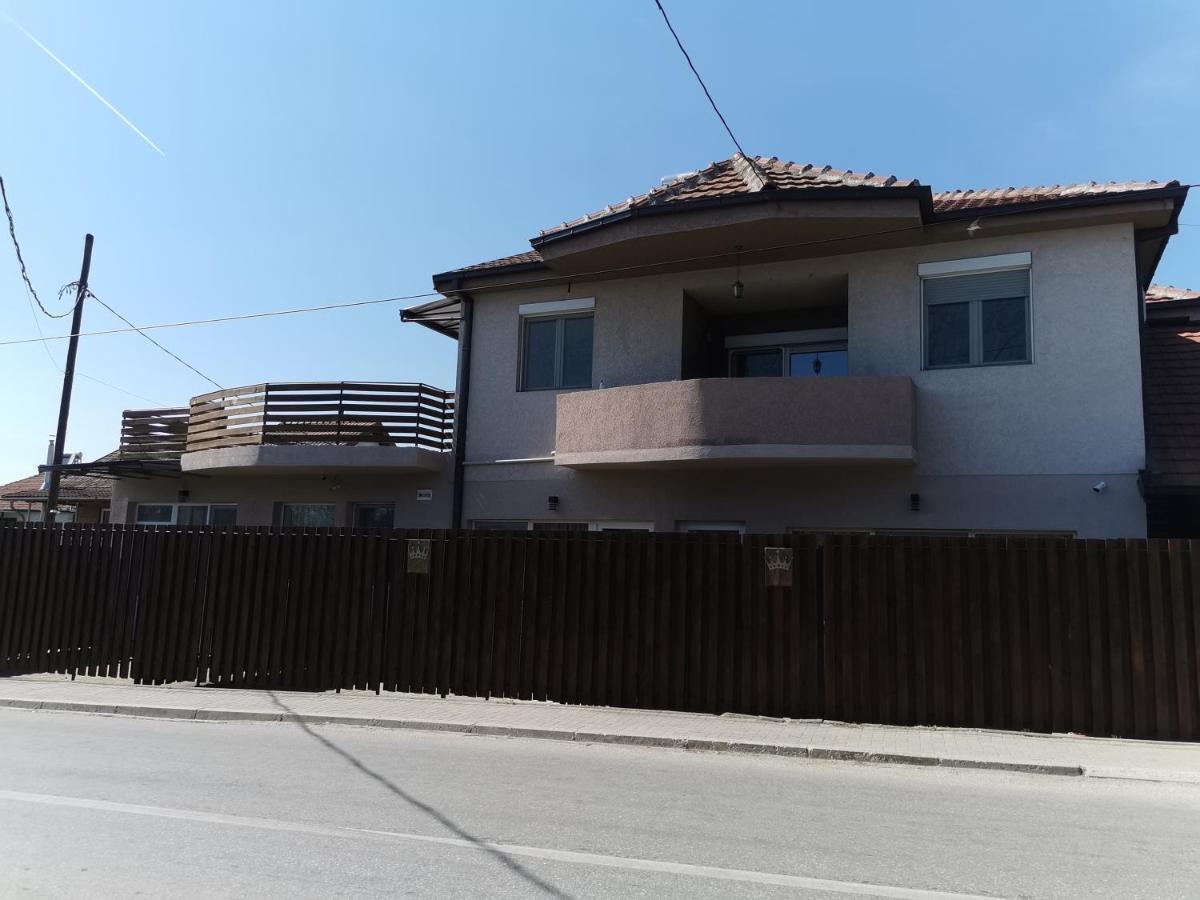 Crown Apartments Skopje Bagian luar foto