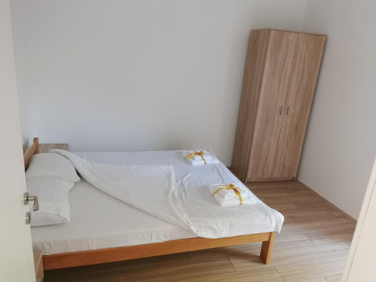 Crown Apartments Skopje Bagian luar foto