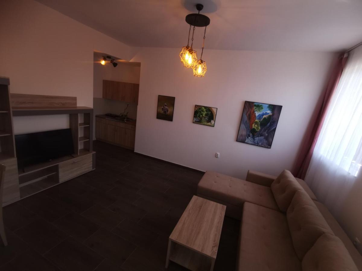 Crown Apartments Skopje Bagian luar foto