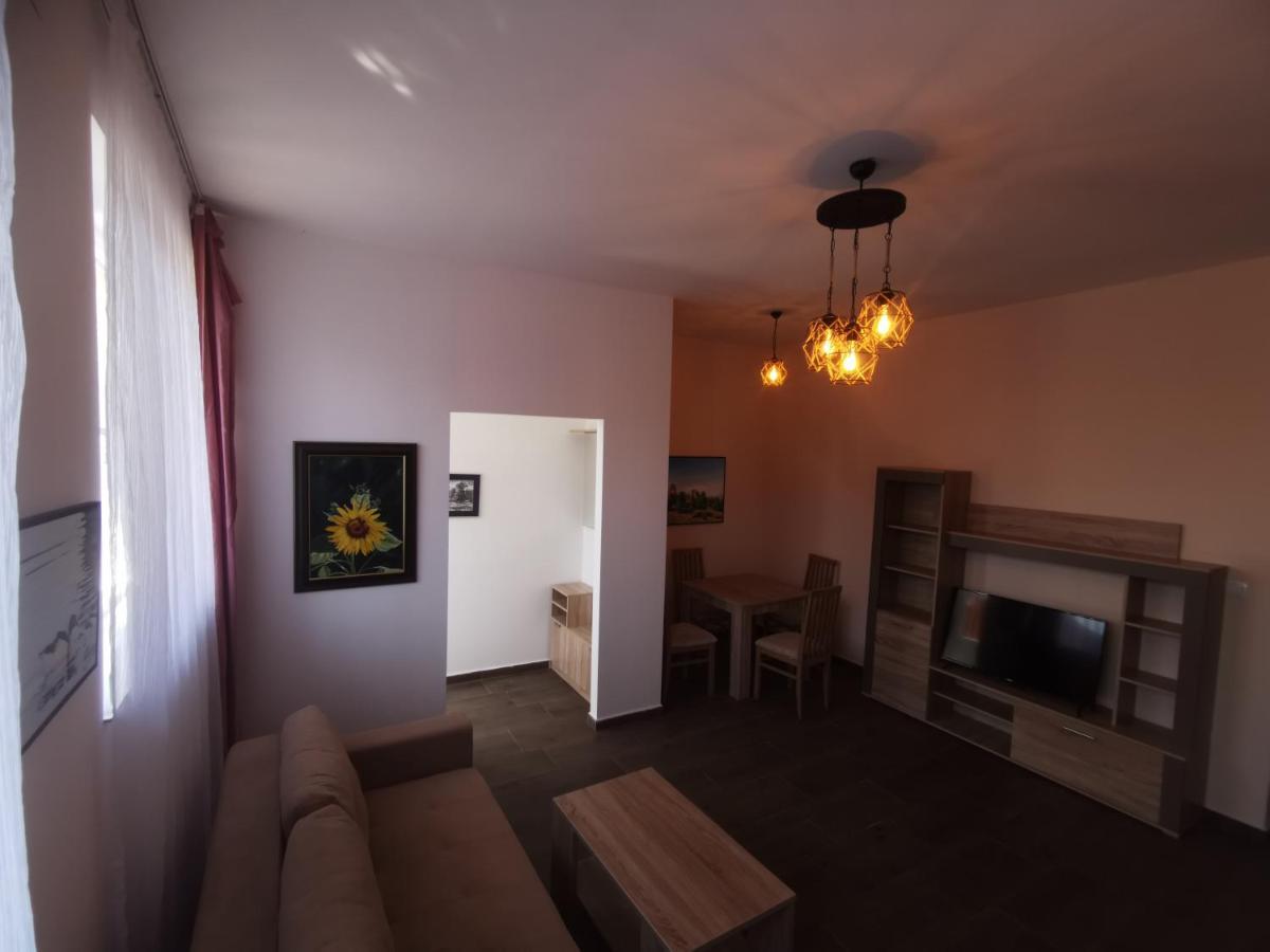 Crown Apartments Skopje Bagian luar foto